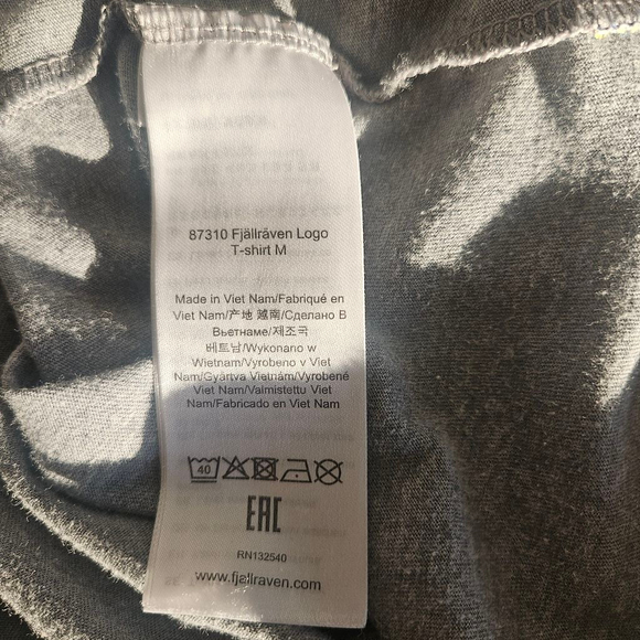 Men's Fjallraven Gray & Red Logo Short Sleeve Tee large - Picture 4 of 4